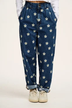 Hot Addison - Tapered Denim Jeans in Mid Wash with Daisy Embroidery All Bottoms|Jeans