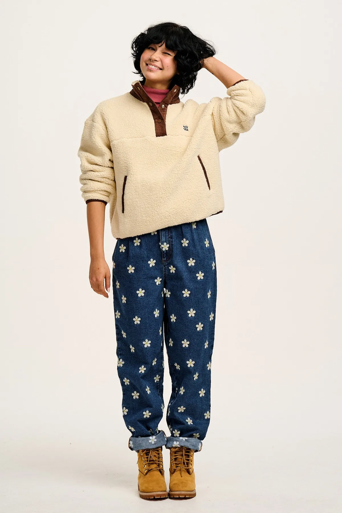 Hot Addison - Tapered Denim Jeans in Mid Wash with Daisy Embroidery All Bottoms|Jeans