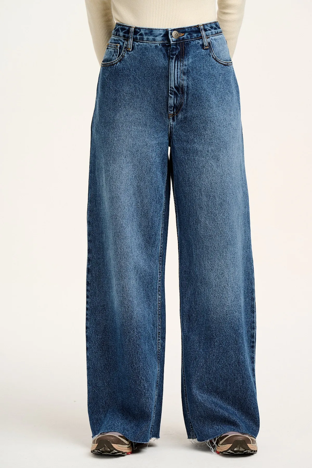 Outlet Carter - High Waisted Jeans in Vintage Wash Blue All Bottoms|Jeans