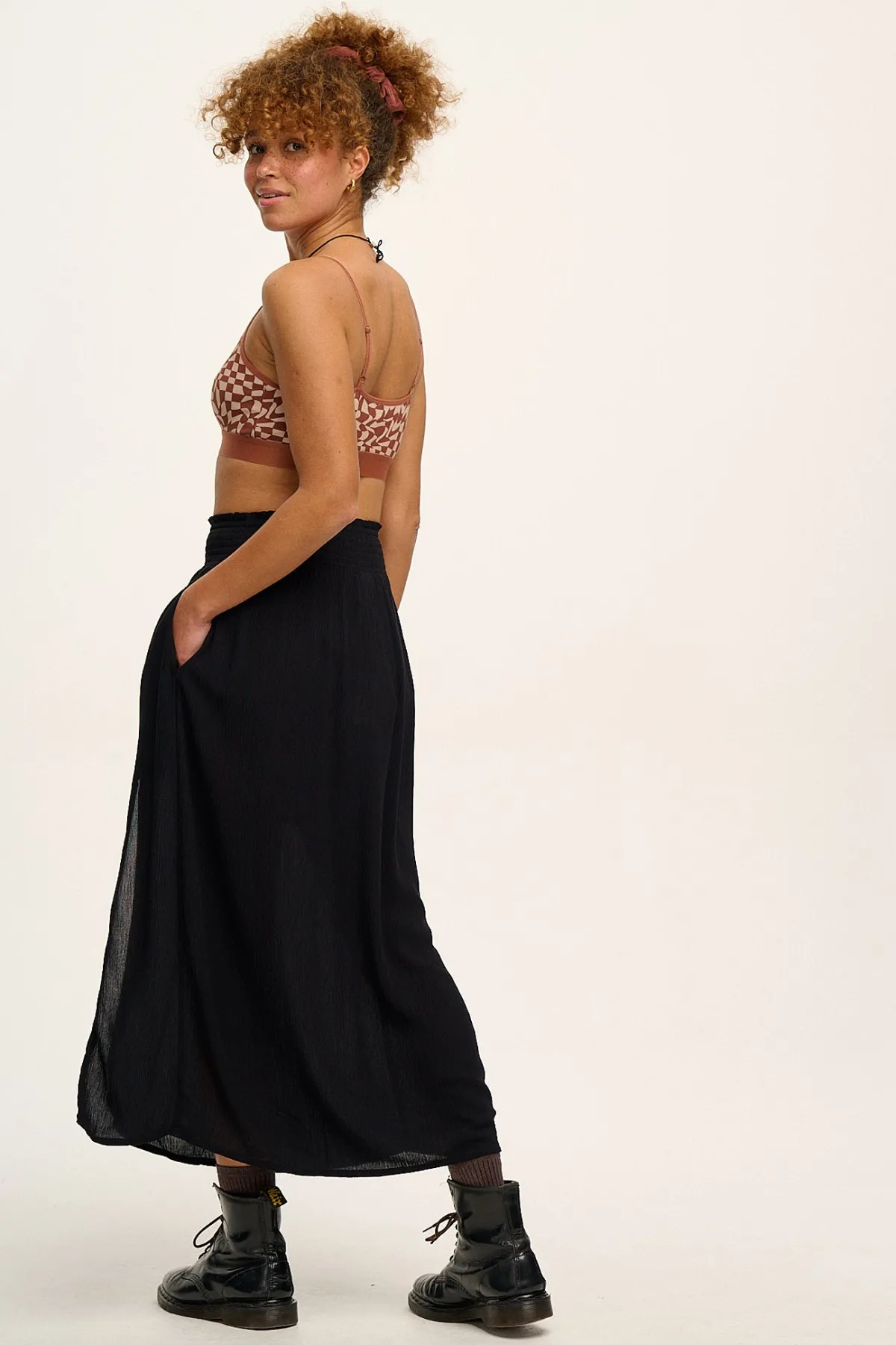 Hot Poppy - Elasticated Waist Skirt in Black All Bottoms|All Dresses & Skirts