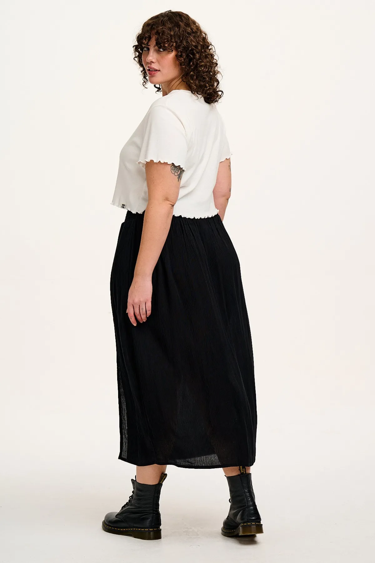 Hot Poppy - Elasticated Waist Skirt in Black All Bottoms|All Dresses & Skirts