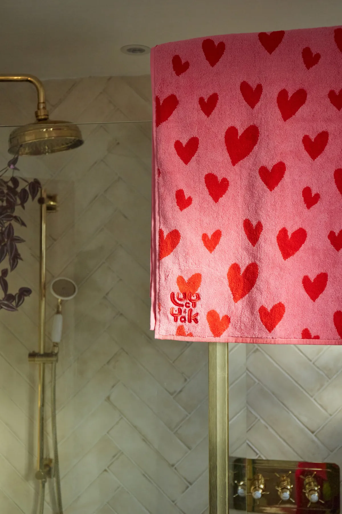 Sale Romola - Extra Large Towel in Pink Heart Cupid Print All Accessories|Homeware