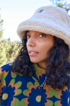 Best Travis - Borg Fleece Bucket Hat in Cream All Accessories|Hats & Hair